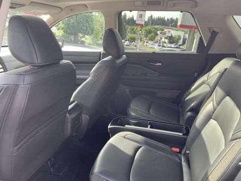 Used 2023 Nissan Pathfinder SL w/ SL Premium Package AWD/4WD image 13