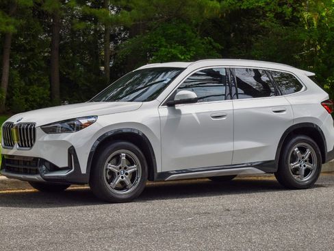 Used 2025 BMW X1 xDrive28i AWD/4WD image 3