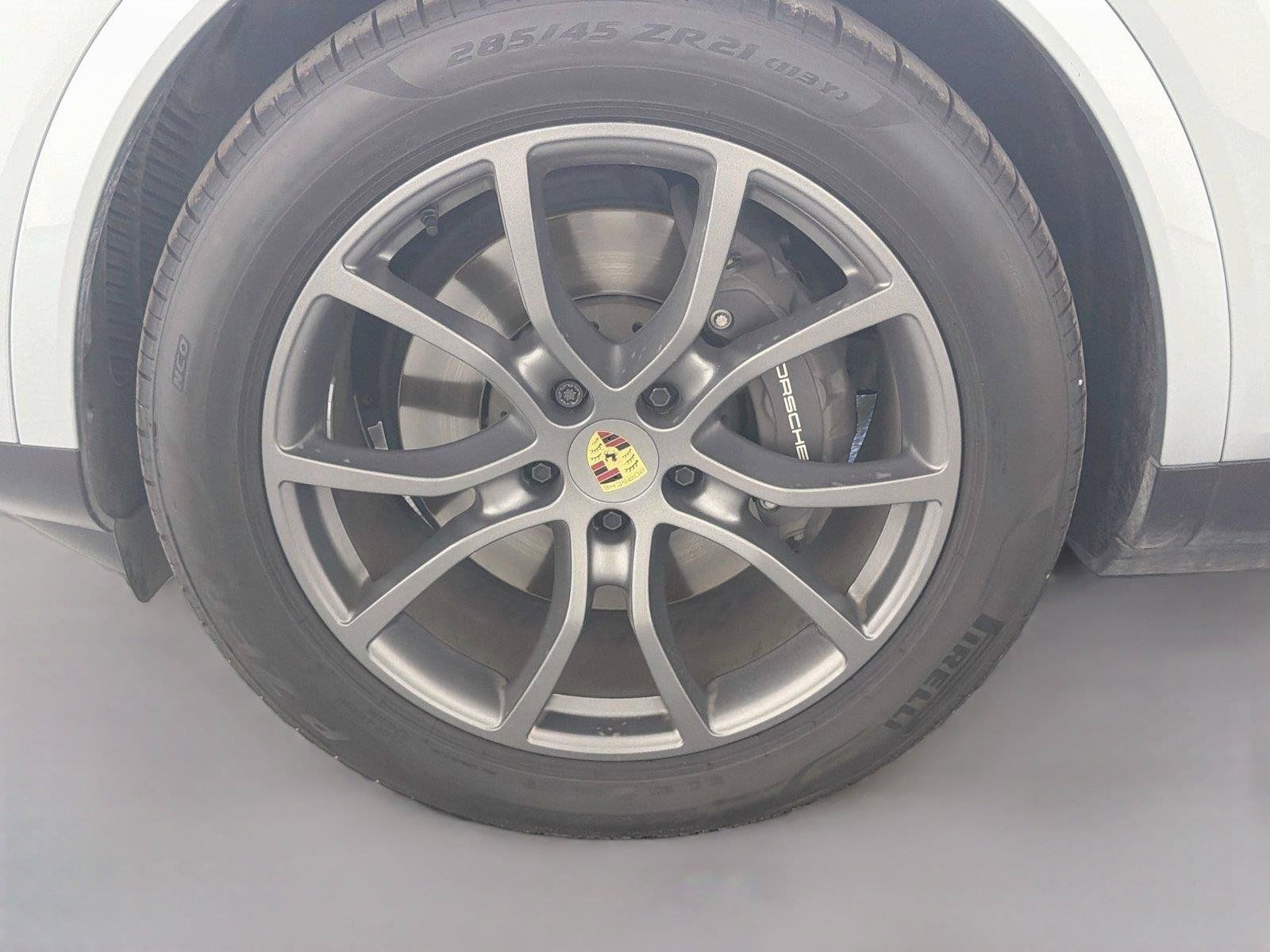Certified 2024 Porsche Cayenne Coupe AWD/4WD image 11
