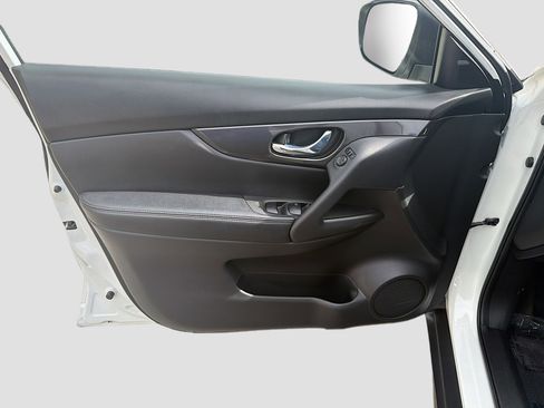 Used 2020 Nissan Rogue SV image 19