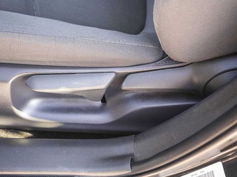 Used 2020 Toyota Corolla LE FWD image 18