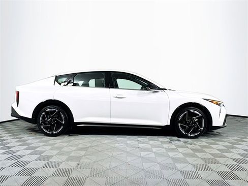 Used 2025 Kia K4 GT-Line w/ GT-Line Premium Package image 9