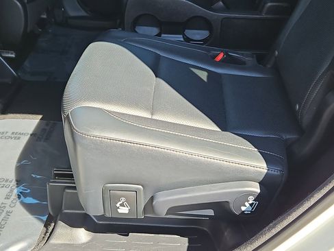 Used 2016 Toyota Highlander Limited image 32