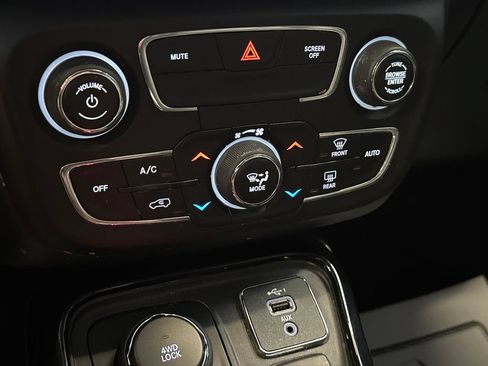 Used 2019 Jeep Compass Limited AWD/4WD image 15