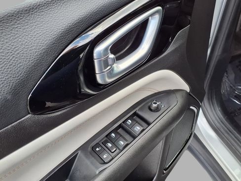 Used 2025 Jeep Compass Limited image 18