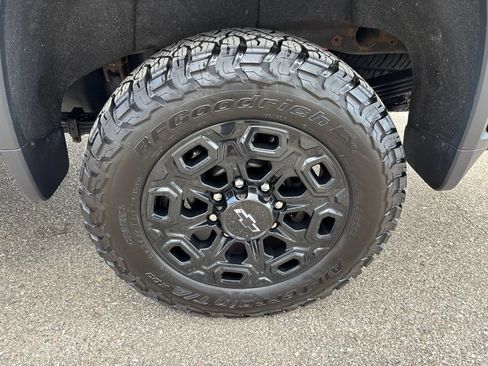Used 2022 Chevrolet Silverado 2500 LTZ w/ LTZ Plus Package AWD/4WD image 9