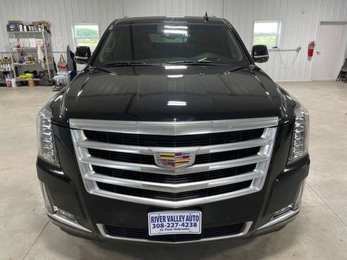 Used 2016 Cadillac Escalade ESV Luxury AWD/4WD image 2