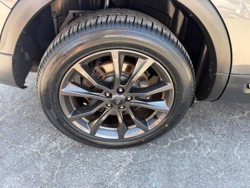 Used 2017 Ford Explorer XLT w/ Equipment Group 202A image 13