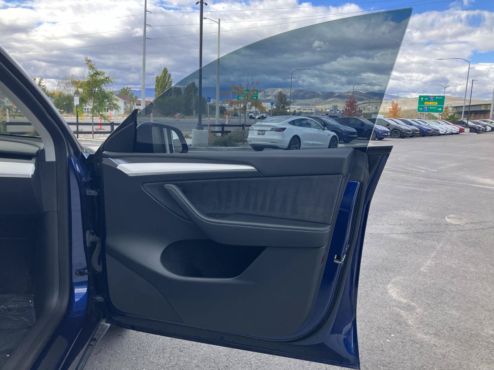 Used 2023 Tesla Model Y Long Range AWD/4WD image 21