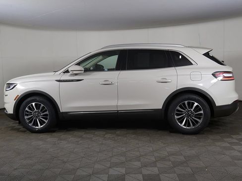 Used 2023 Lincoln Nautilus FWD image 15