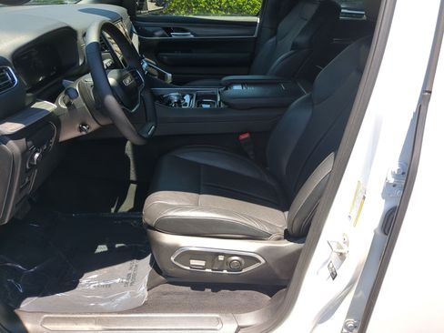 Used 2024 Jeep Wagoneer L Series III w/ Flexible Seating Group AWD/4WD image 15