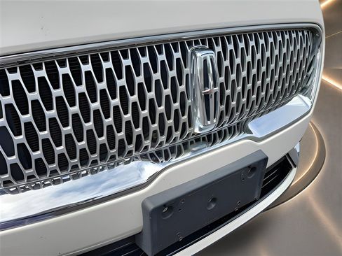Used 2019 Lincoln Nautilus Select AWD/4WD image 29