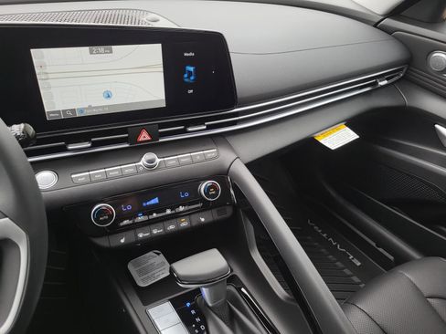 New 2026 Hyundai Elantra Limited FWD image 17