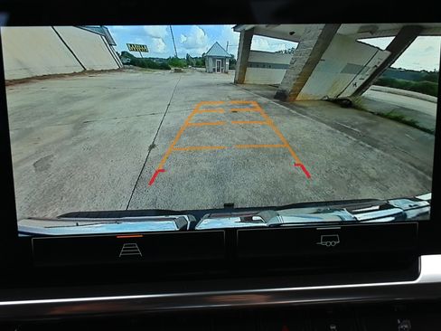 Used 2024 GMC Sierra 1500 Elevation image 27