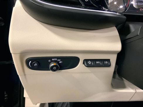 Used 2021 Buick Envision Avenir w/ Technology Package II AWD/4WD image 35