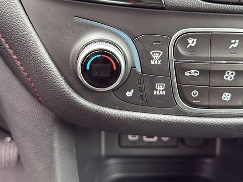 Used 2022 Chevrolet Equinox RS w/ RS Leather Package image 20