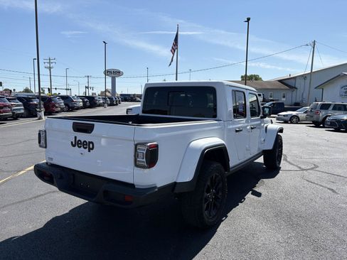 Used 2025 Jeep Gladiator Sport AWD/4WD image 23