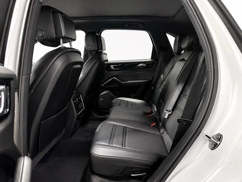 Used 2019 Porsche Cayenne AWD/4WD image 16