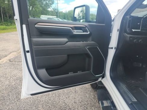 Used 2025 Chevrolet Silverado 2500 LT w/ Convenience Package AWD/4WD image 14