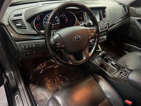 Used 2016 Kia Cadenza Premium w/ Option Group 030 image 9