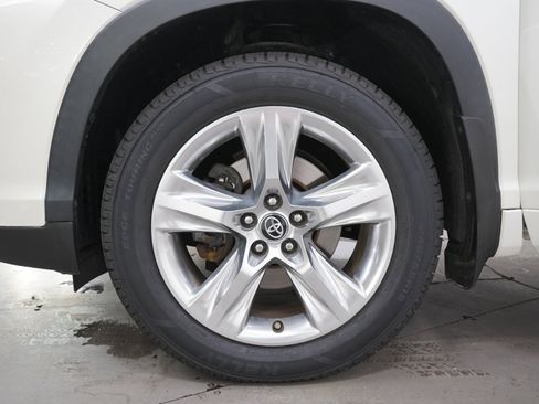 Used 2017 Toyota Highlander Limited AWD/4WD image 31
