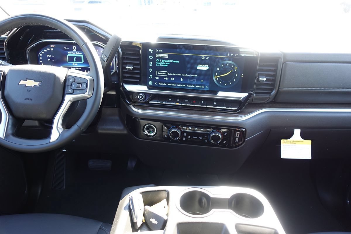 Used 2024 Chevrolet Silverado 1500 LT AWD/4WD image 43
