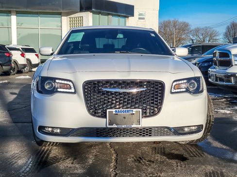 Used 2019 Chrysler 300 S image 4