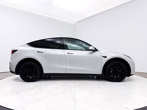 Used 2020 Tesla Model Y Long Range image 40