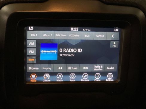 Used 2018 Jeep Renegade Limited w/ Advanced Technology Group FWD image 16