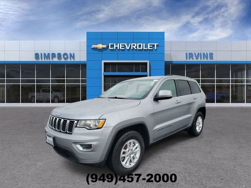 Used 2019 Jeep Grand Cherokee Laredo image 4