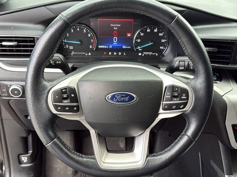 Used 2021 Ford Explorer XLT w/ Equipment Group 202A AWD/4WD image 15