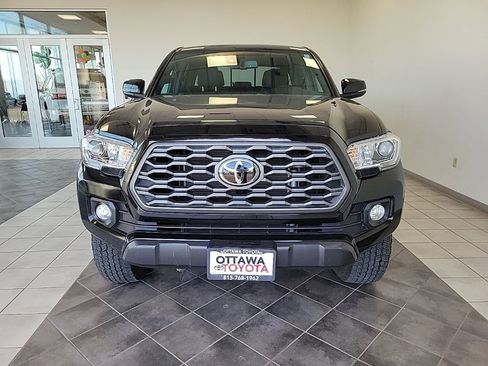 Used 2023 Toyota Tacoma TRD Off-Road w/ Technology Package image 3