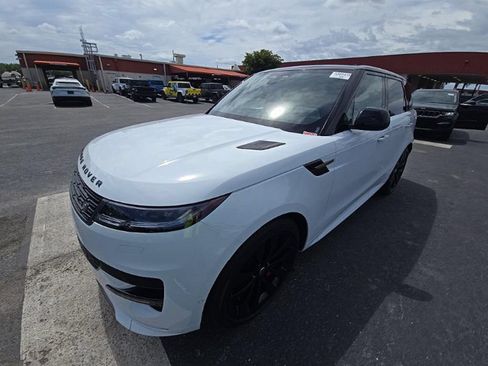 Used 2025 Land Rover Range Rover Sport Dynamic SE AWD/4WD image 2