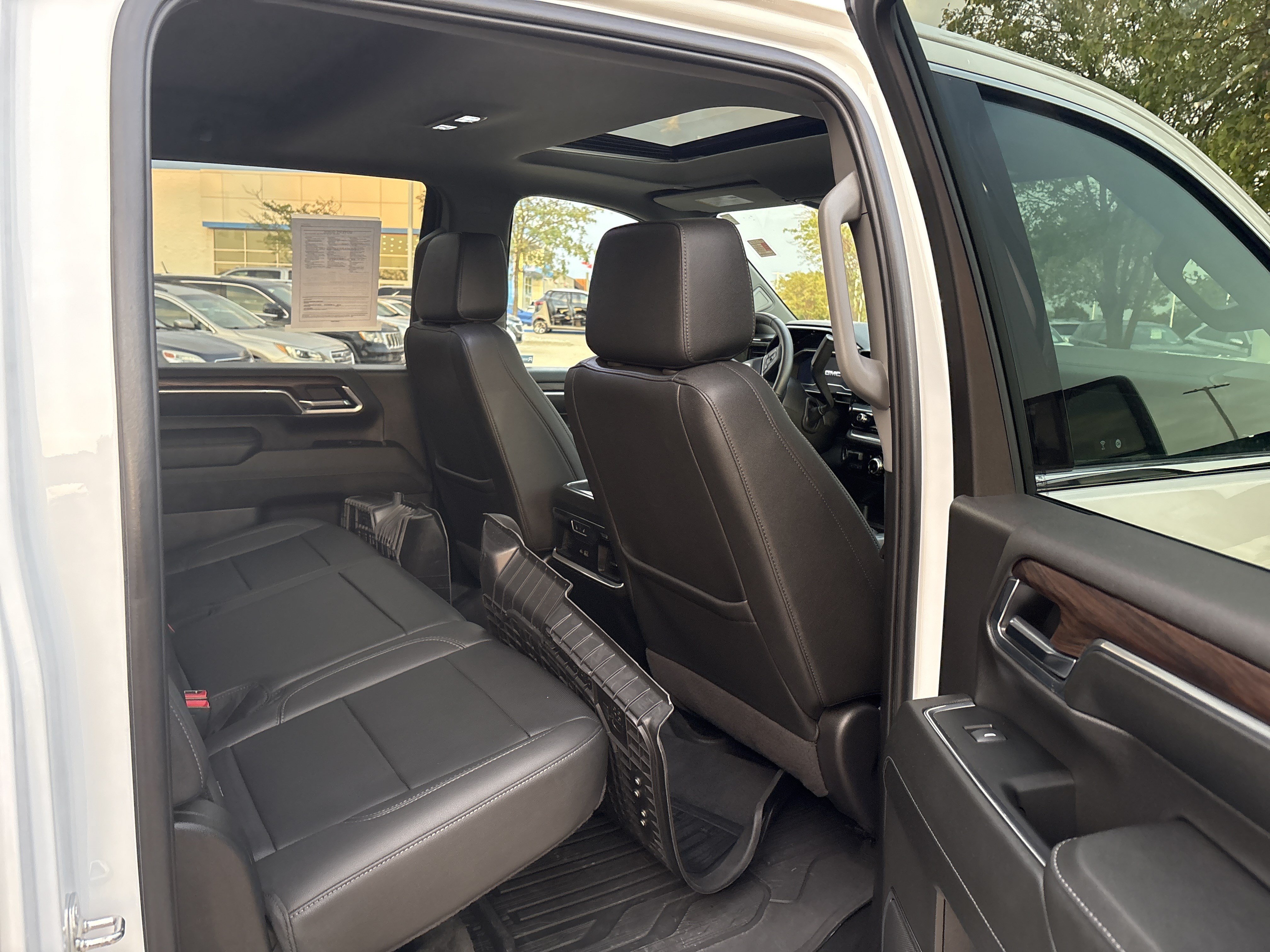 Used 2024 GMC Sierra 2500 SLT w/ SLT Premium Package AWD/4WD image 15