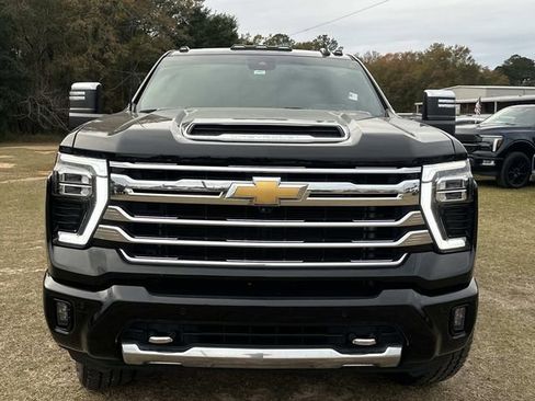 Used 2024 Chevrolet Silverado 2500 High Country w/ High Country Premium Package image 2