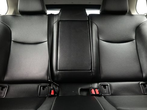 Used 2022 Toyota Corolla Cross XLE w/ Convenience Package image 15