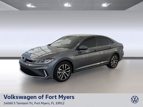 Used 2025 Volkswagen Jetta SE w/ Sunroof Package FWD image 1