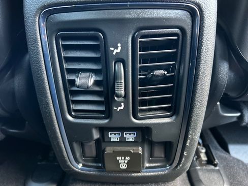 Used 2021 Jeep Grand Cherokee Limited image 22