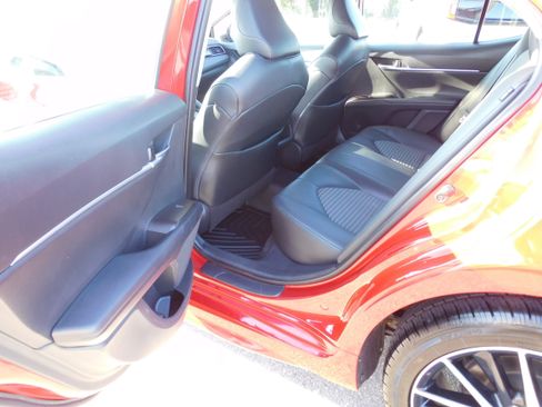 Used 2021 Toyota Camry SE image 11