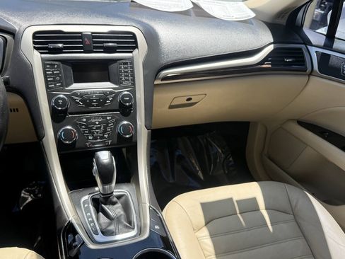 Used 2016 Ford Fusion SE w/ Equipment Group 502A FWD image 8