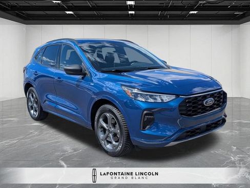 Used 2023 Ford Escape ST-Line w/ Tech Pack #1 AWD/4WD image 7