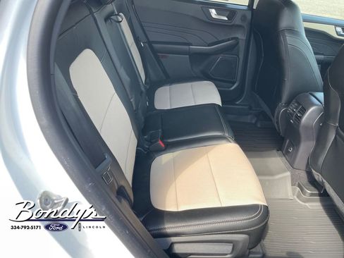 Used 2022 Ford Escape Titanium w/ Titanium Elite Package AWD/4WD image 16