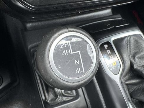 Used 2022 Jeep Wrangler Unlimited Sahara AWD/4WD image 21