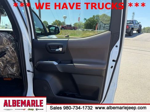Used 2020 Toyota Tacoma Limited image 35
