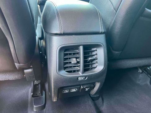 Used 2022 Jeep Cherokee Limited AWD/4WD image 28