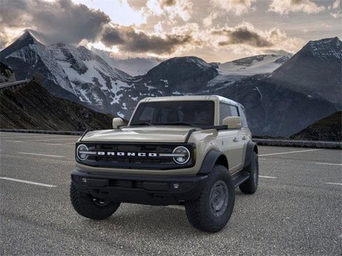 New 2025 Ford Bronco Outer Banks w/ Sasquatch Package image 2
