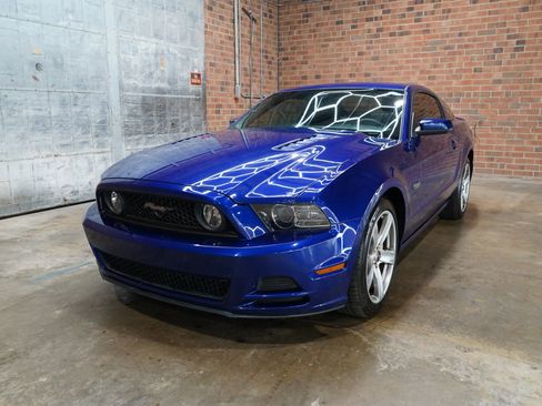 Used 2013 Ford Mustang GT Premium w/ Comfort Pkg RWD image 6
