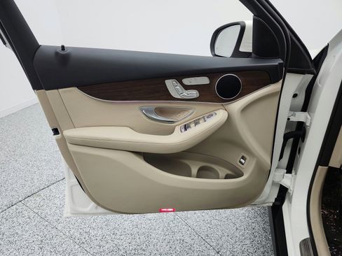 Used 2022 Mercedes-Benz GLC 300 image 14