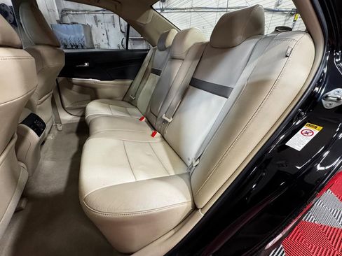Used 2014 Toyota Camry XLE w/ Leather Package FWD image 12