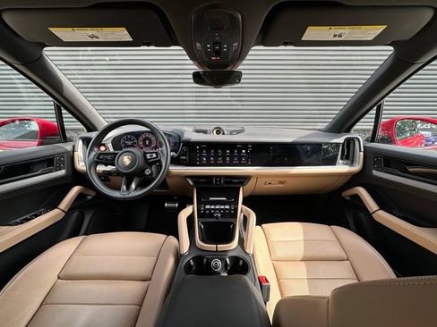 Certified 2025 Porsche Cayenne S AWD/4WD image 6
